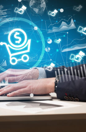 Digitaler Einkauf und E-Commerce-Analytik Geschäftsmann tippt auf Laptop mit E-Commerce-Symbolen